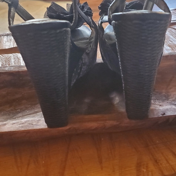 Elegant Black, Blue, and White Wedge Sandals - Picture 7 of 10